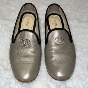 Chanels flats